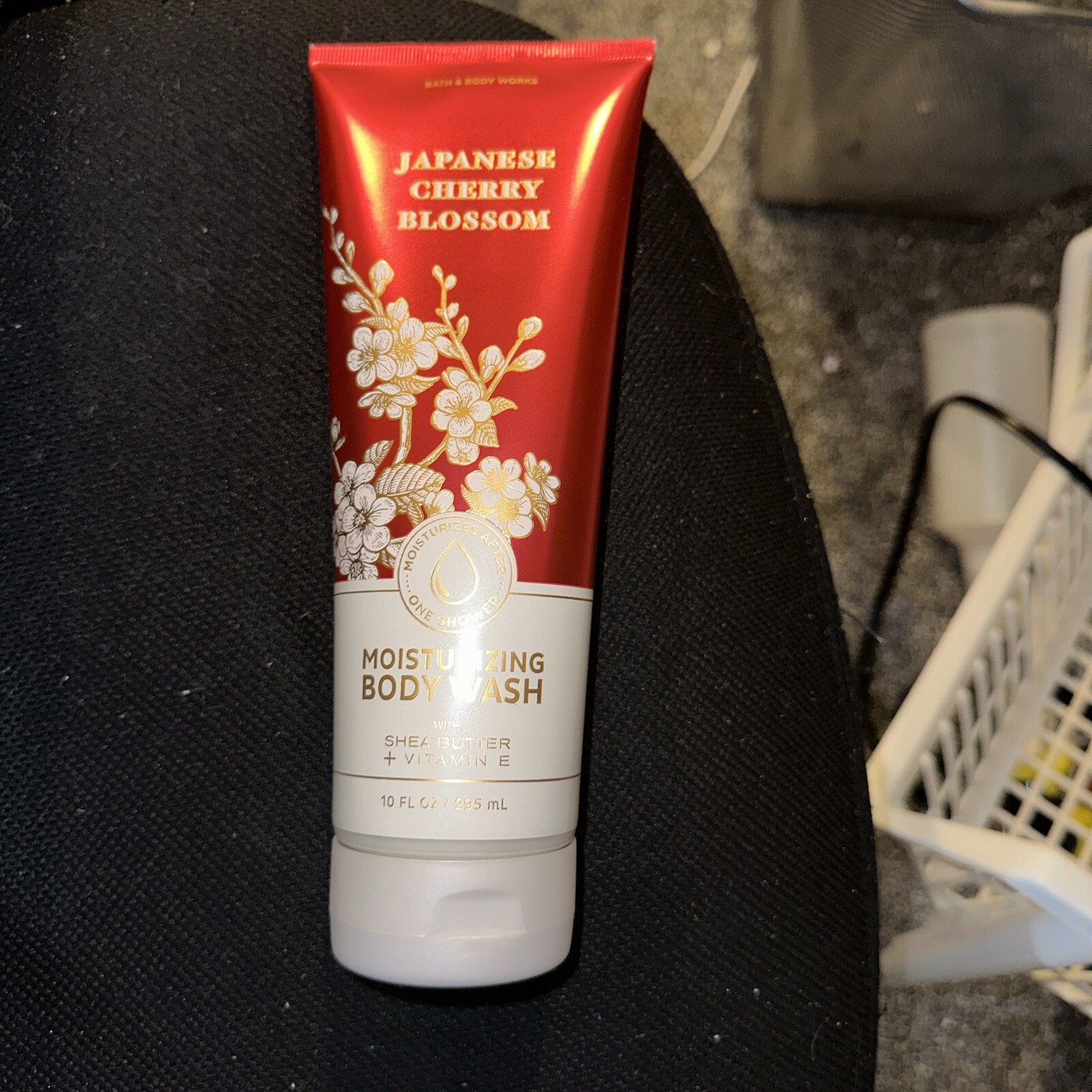 BATH AND BODY WORKS 10 oz Japanese Cherry Blossom Body Wash. New