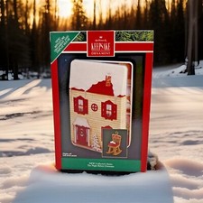 1992 Hallmark Keepsake Ornament The Night Before Christmas Display House