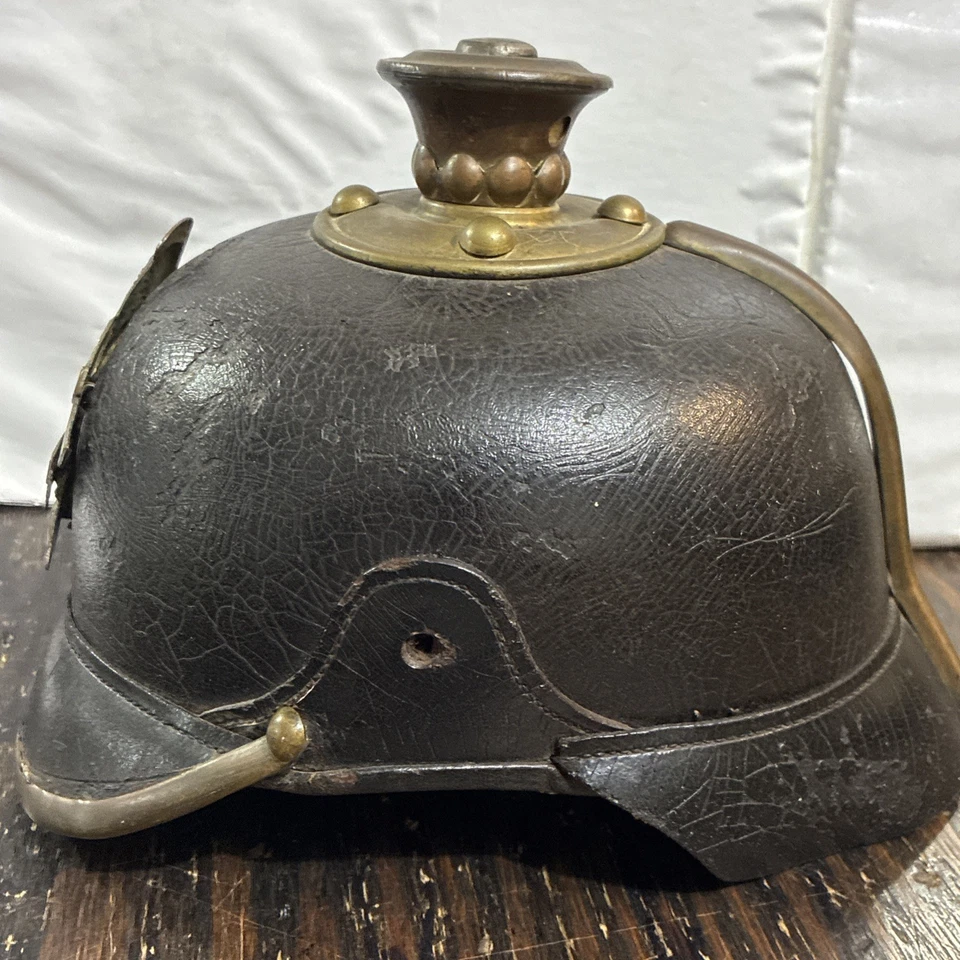 Antiguo casco Picklehavbe prusiano alemán de la Primera Guerra Mundial “Eystrup” Foto 4 de 4