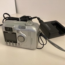 Nikon COOLPIX 4300 4.0MP Digital Camera & Charger for Parts, Battery Door issue