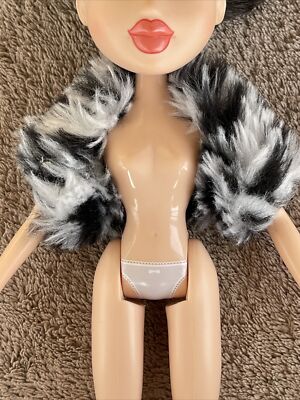 Bratz Puppenkleidung - 2018 Hayden Williams Sammler Jade Schwarz Grau Mantel Jacke
