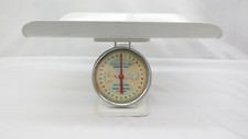 Vintage American Family Nursery Baby Scale w/ Tray  S1