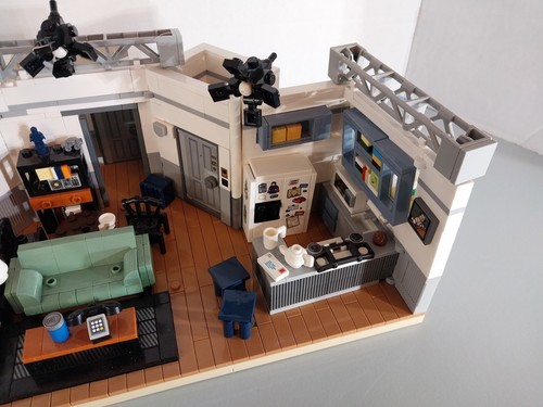 LEGO Ideas: Seinfeld (21328) Incomplete (See Pics) No Minifigures Apartment Only - Picture 4 of 8