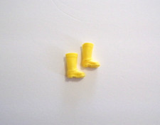 MATTEL CHELSEA BARBIE SISTER YELLOW BOOTS NEW...