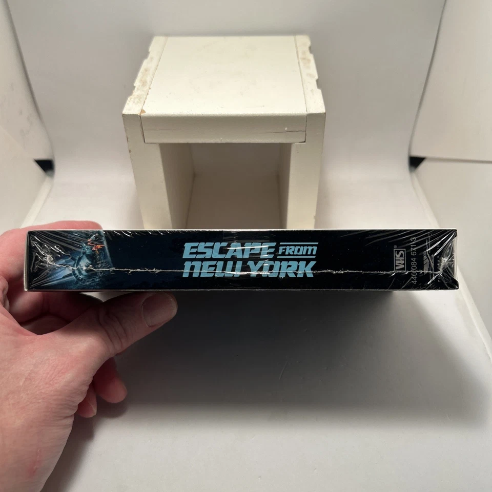 Escape From New York (VHS, 1998 Release) NEW FACTORY SEALED Fast Shipping! - Image 4 of 4