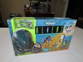 Aliens - Micro Machines - Transforming Action Set - 1997 - New In Box - SEALED