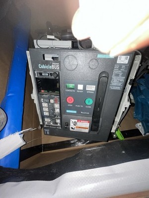 Siemens WLS2F320 2000A Air Circuit Breaker 600V AC 3-Pole Push to Close