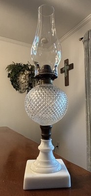   STUNNING Ca. 1870s ANTIQUE EAPG DIAMOND POINT FONT GLASS KEROSENE OIL LAMP  
