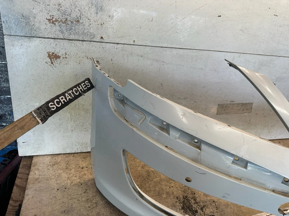 Cubierta del parachoques delantero Hyundai Equus 2014-2016 con orificios para sensores (OEM) Foto 2 de 4