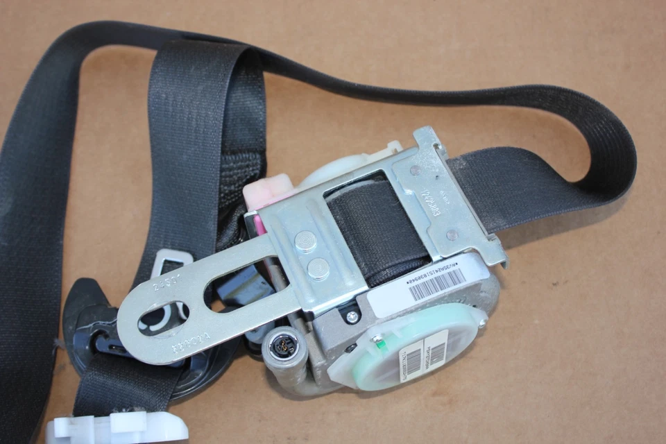 Оригинальный натяжитель переднего ремня безопасности для правостороннего пассажира Dodge Durango 2015-2018 годов выпуска 5xy26dx9ac - Изображение 4 из 4