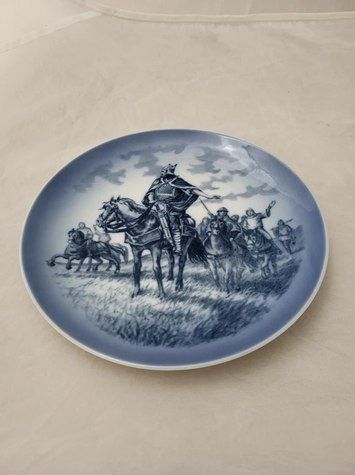 Plato Royal Copenhagen-1988 Hail King Frode - The Peacemaker DAK Roskilde Dinamarca Foto 2 de 4