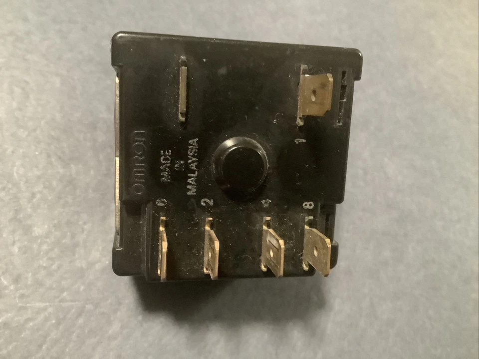 Функциональный переключатель OMRON C2S-4H-1 p/n 20Y2W1 для переменного тока  - Изображение 2 из 3