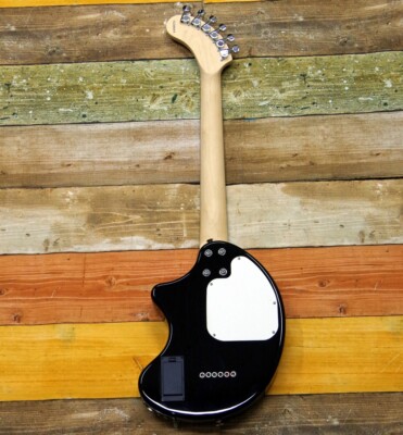 FERNANDES ZO-3 BLK Mini electric guitar with built-in FERNANDES ZO-3 BLK Mini electric guitar with built-in