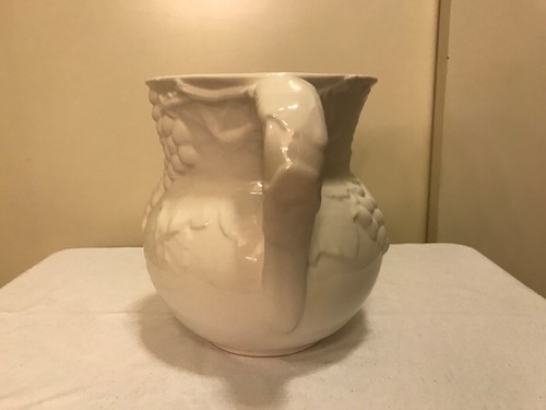 Vtg ELIOS Made In Italy Vase Raised Grape Leaves Berries White Ceramic Pitcher - Picture 3 of 12