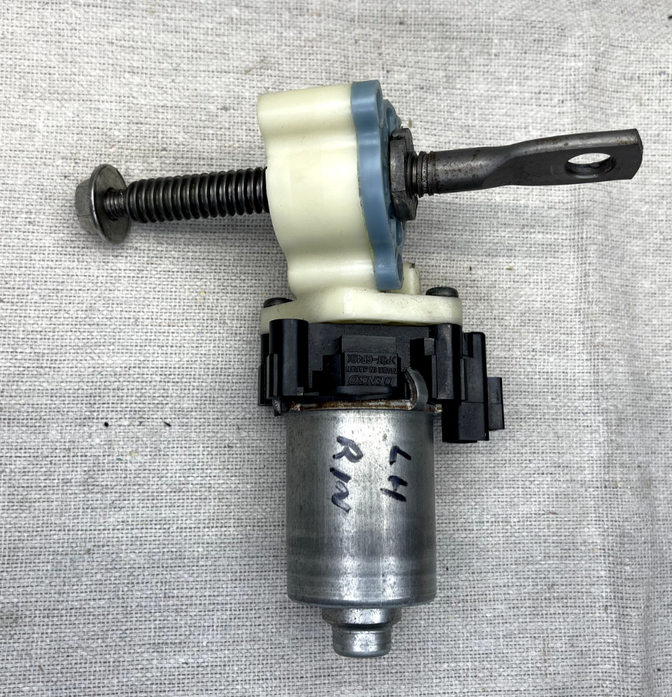 10-15 Lexus IS250 IS350 FRONT LEFT SEAT UP DOWN MOTOR ASSY INNER OEM 85820-30750