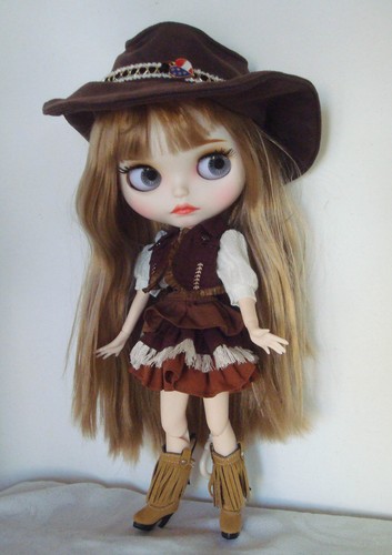 Blythe Doll matte face brown hair Western Cowboy hat clothes shoes 18 hands - Picture 7 of 9