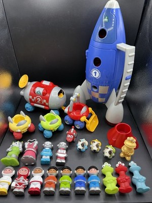 ELC Happyland Blue Rocket Spielset mit Raumstation, Buggy & Spielfiguren Konvolut