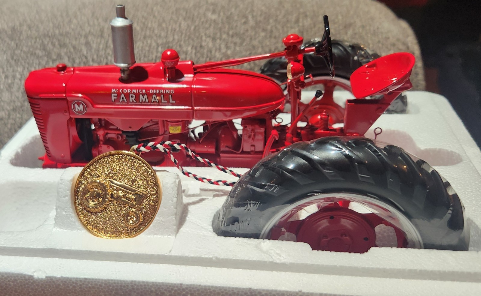 1/16 McCormick Deering Farmall M Tractor W/ Narrow Front, Precision Series #7