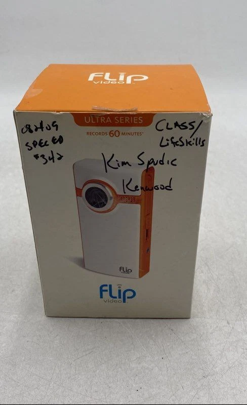 Flip Video F260N-UK Ultra Series 2GB 60 Min Recording Compact Camcorder - Image 2 of 4