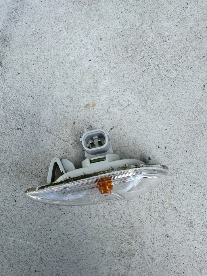 OEM 92302K2000 Right Side Reapeter Lamp for Hyundai Venue 2019-2020 - Image 2 of 4