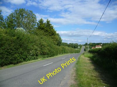 Photo 6x4 Down the dip on Morkery Lane Castle Bytham This is by the entra c2015