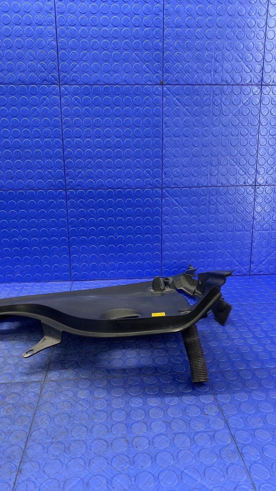 2008-2014 FERRARI CALIFORNIA FRONT LEFT WINDSHIELD COWL COVER PANEL 82501600