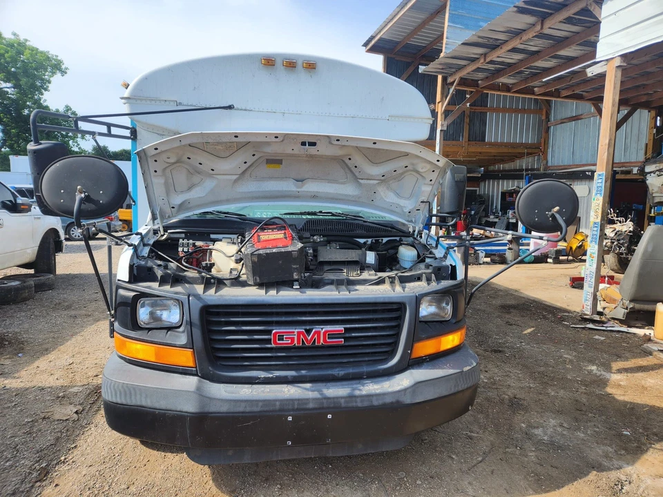6.0 Engine With 57k Miles 03 -07 2005 Gmc Savana, Chevy Express  3500-2500 - Image 3 of 4
