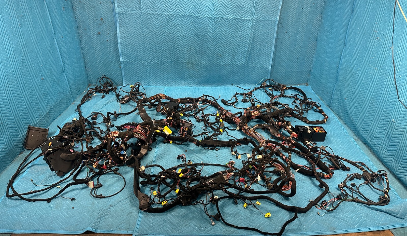 Bentley Cont Flying Spur Engine Room Bay Fuse Box & Wiring Harness 29k 2009 OEM