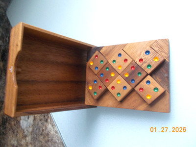 Color Matching Domino Style Game / Brain Teaser Puzzle, no instructions