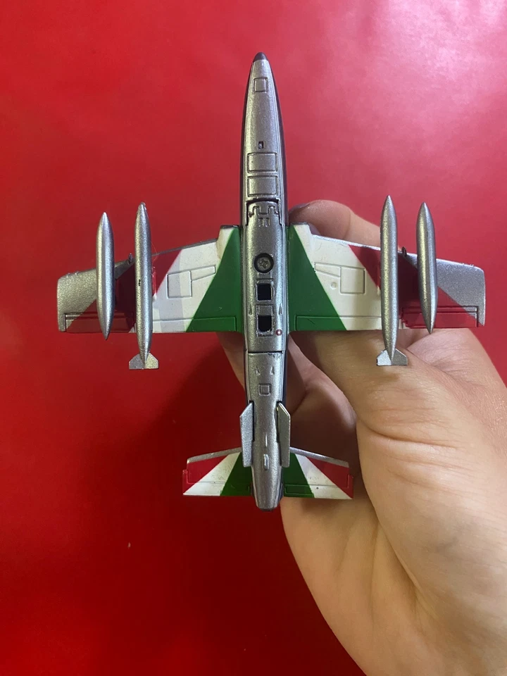 ITALERI FABBRI 1:100 Modellino Aereo MB-339 FRECCE TRICOLORI Metallo pressofuso - Immagine 4 di 4
