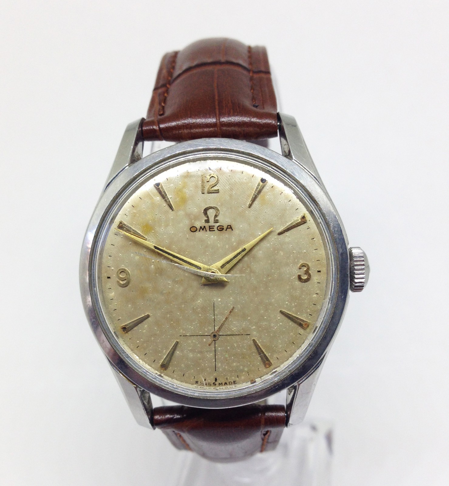 OMEGA Mechanical Watch. Ivory Dial. Small Seconds. 35mm Case. Cal 266. Men`s.