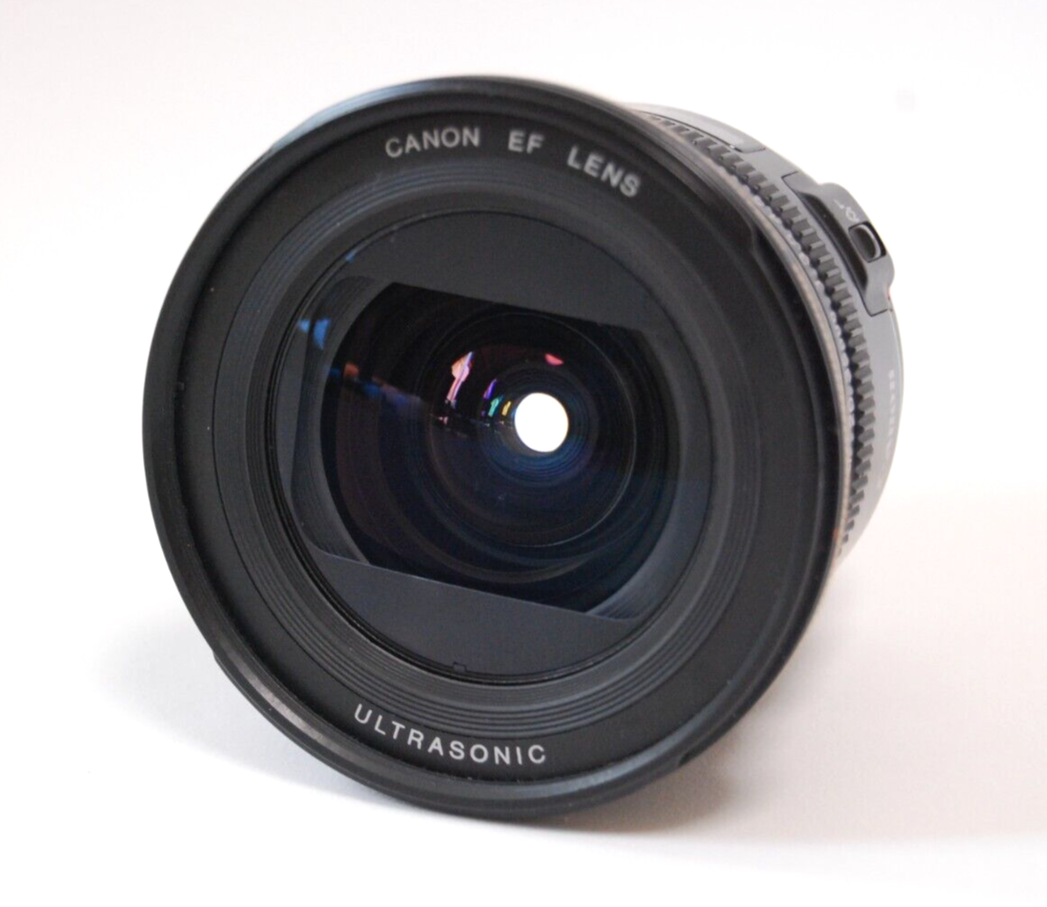 Canon EF 20-35mm f/3.5-4.5 USM Ultra Wide Angle zoom Lens tested