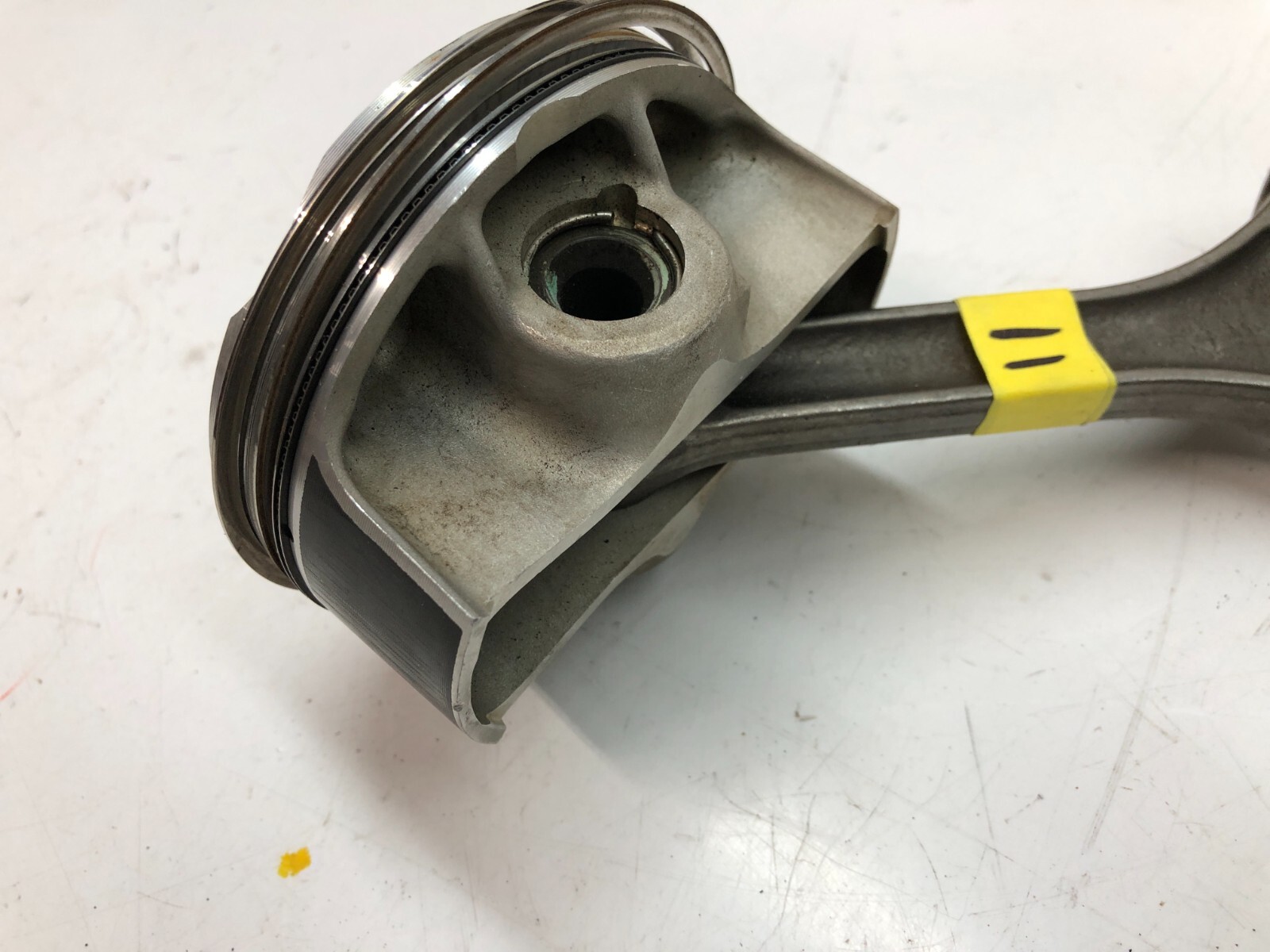 LAMBORGHINI AVENTADOR PISTON HEAD COMPLETE WITH CONNECTING ROD 07M107075J 