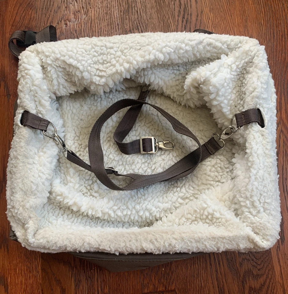 Asiento elevador para mascotas Solvit Tagalong pequeño/mediano hasta 12 libras de sujeción para mascotas Foto 4 de 4