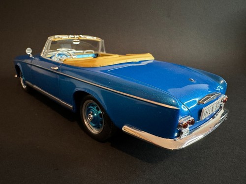 Revell BMW 503 Cabrio Metallic Blue (08843) 1:18 - Bild 4 von 16