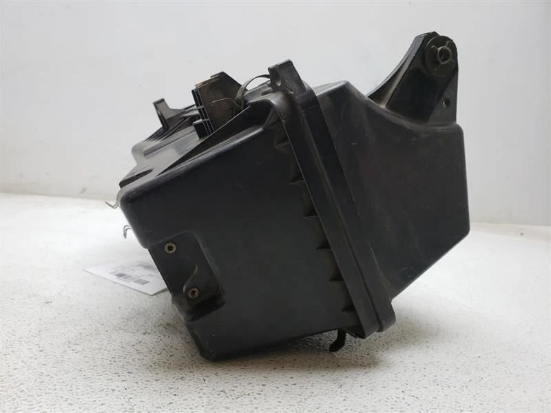 Mazda MPV 2000 caja purificadora de aire 6 cilindros OEM GY0113320E Foto 3 de 4
