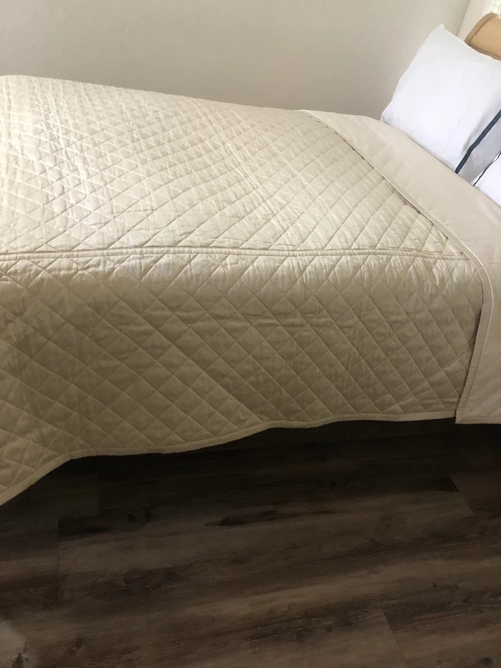 Cobertor acolchado Ann Gish mezcla de seda Charmeuse beige champán cuadrados 94x96 Foto 4 de 4