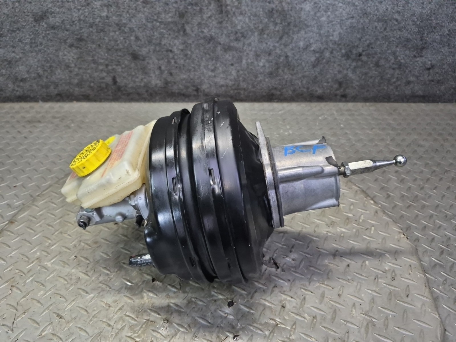 Bentley Continental GT 2003-2010 Brake fluid reservoir