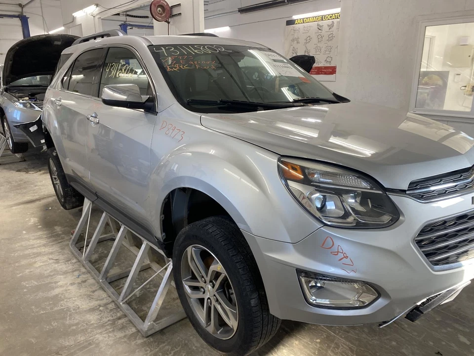 Used Washer Fluid Reservoir fits: 2017 Chevrolet Equinox solid neck Grade A Foto 2 de 4