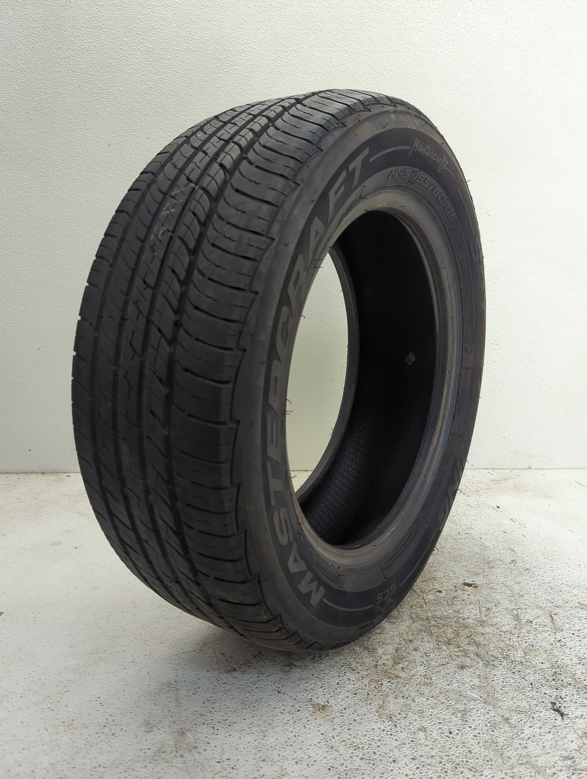 Used Tire 195/60R15 MASTERCRAFT SRT TOURING 88H - Tread Depth 12/32