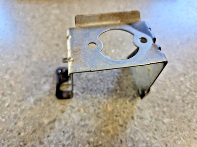 Briggs & Stratton 691252 Carburetor Mounting Bracket   500E 140cc Engine