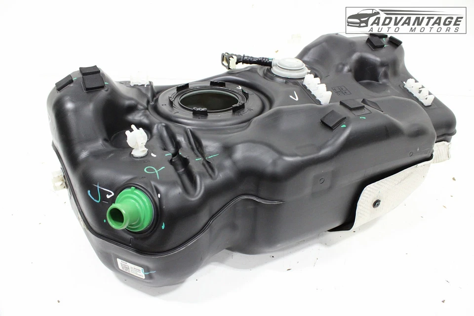 Chevrolet Trax 2024-2025 1,2 L depósito de tanque de gasolina con cubierta protectora térmica OEM Foto 4 de 4