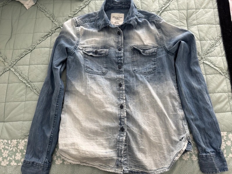 American Eagle Outfitters Faded Denim Long Sleeve Button Up Shirt Size XS