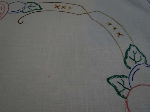Vintage Hand Embroidered Fruit Doily - Linen - Picture 4 of 4
