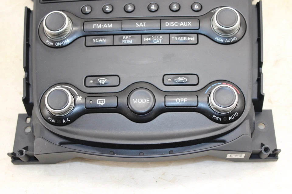 2010 Nissan 370z Convertible Climate / Radio Controls 1EA1A210408 OEM JE113 - Image 4 of 4