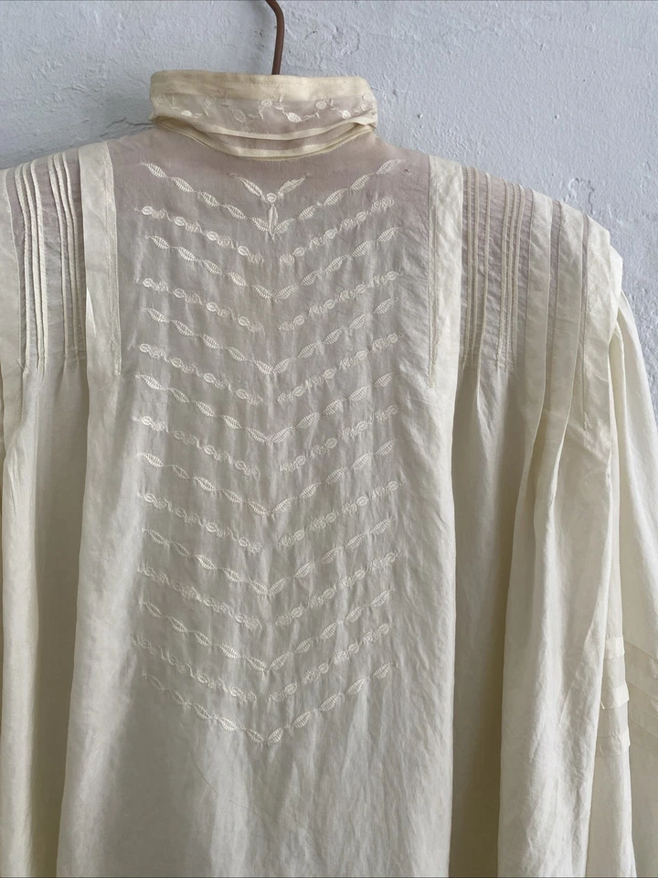 Blusa Antigua Vintage Blanca Seda Manga Globo Plisada Floral Bordada Talla XXL Foto 4 de 4