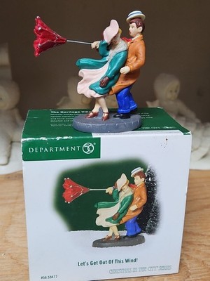 Dept 56 HERITAGE VILLAGE CHRISTMAS IN THE CITY '' LETS GET OUT OF THIS WIND'' Box