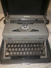 Royal Arrow Portable Typewriter • C1959555 • Vintage • Original Case • 1949??? thumbnail