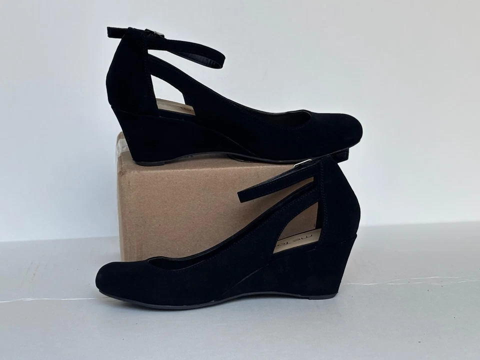 Me Too Morgan黑色麂皮绒楔形高跟鞋女式7.5米踝带舒适鞋 — 第 2/4 张图片