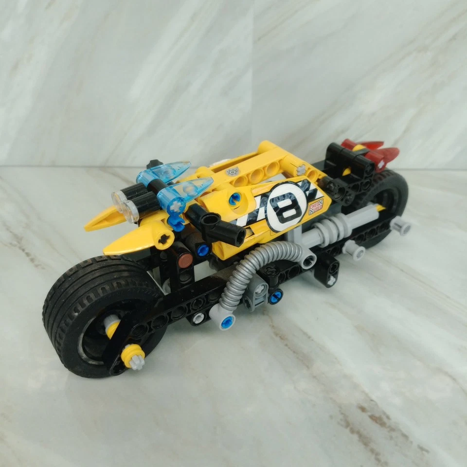 LEGO Technic 42058 Stunt Bike, foto 1 di 5